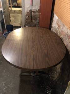 lot 124 image: Round Table
