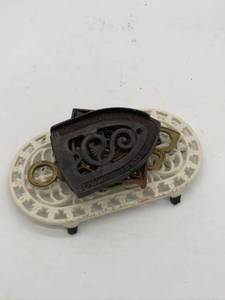 lot 303 image: Lot of Cast iron Hot plates