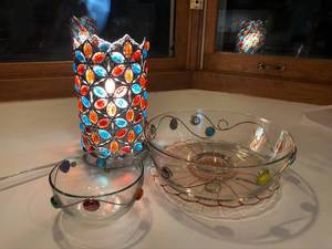 lot 318 image: Mosaic Gem Lamp & Decorative Glass Gemstone Serving Bowls