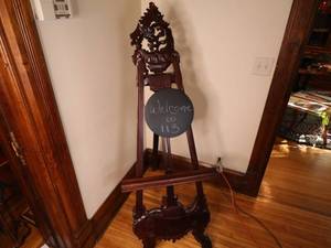 lot 73 image: &nbspOversized Antique Solid Wood Decorative French Easel 