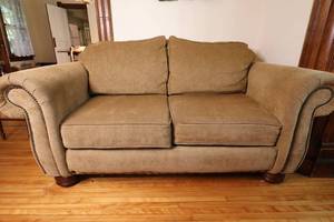 lot 69 image: Love Seat