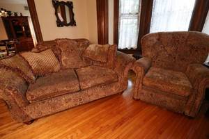 lot 20 image: Vintage Floral Pattern&nbspLoveSeat & Recliner with Mid Century&nbspOctagon&nbspSide table