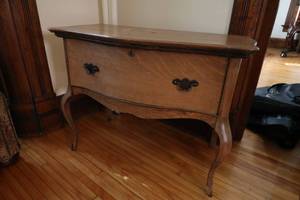 lot 71 image: Antique Accent Table