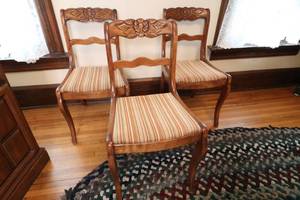lot 79 image: 1940s Vintage Antique Duncan Phyfe Cherry Rose Back Side Chair