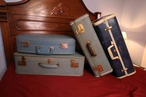 lot 136 image: Assorted Vintage Luggage