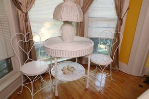 lot 140 image: Rattan Wicker day room set