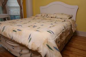 lot 141 image: Full size Perdue woodworks  metal Bed frame and head board.