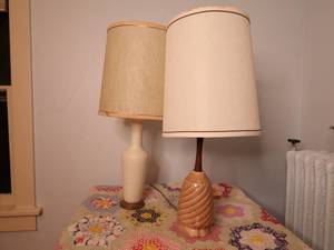 lot 153 image: Lot of 2 Lamps