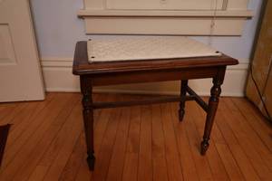 lot 162 image: Vintage wooden Bench