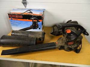 lot 17 image: Black and Decker Blower  Vacuum  Mulcher