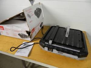 lot 29 image: 4.5 inch Wet Tile Saw