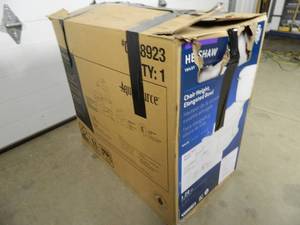 lot 34 image: New Aquasource Henshaw Toilet (needs hardware)