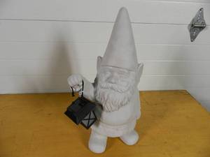 lot 35 image: Garden Gnome with Solar Lantern