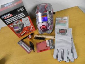 lot 58 image: New Lincoln Auto Darkening Welding Helmet and Tool Kit