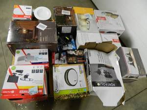 lot 64 image: 17 Light Fixtures - Some need repair, parts, etc. Take what you want.