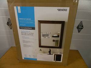 lot 105 image: New Medicine Cabinet