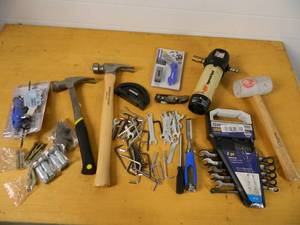 lot 124 image: New and Used Hand Tools and Hardware
