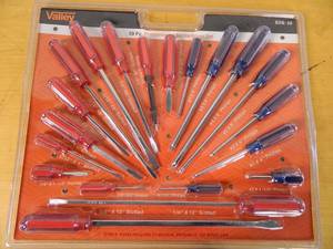 lot 134 image: New 20 Piece Screwdriver Set
