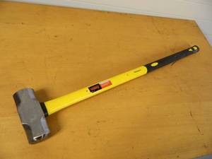 lot 137 image: New 8 lb Sledge Hammer