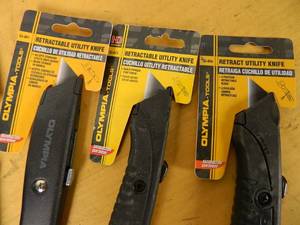 lot 177 image: 6 New Utility Knives