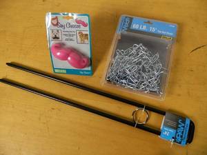 lot 193 image: New Dog Tie Out, Chain, Toy