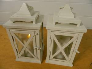 lot 200 image: 2 Luminara Flameless Candles with Lanterns