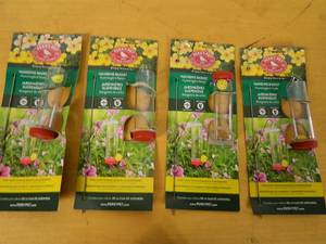 lot 209 image: 4 New Perky Pet Hanging Basket Hummingbird Feeders