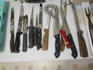 lot 184 image: Kitchen Utensils