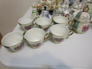 lot 189 image: Misc. Decor