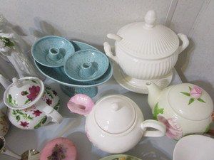 lot 190 image: Misc. Decor
