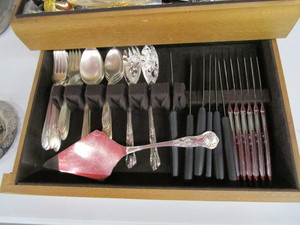 lot 180 image: Silver Lot