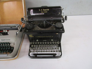 lot 200 image: Vintage Typewriters