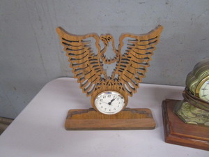 lot 205 image: Clocks & Home Decor
