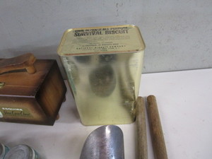 lot 208 image: Vintage Items (see pics)