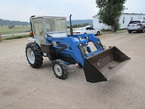 lot 1 image: Ford 1720 Utility Tractor wDual 107 Loader