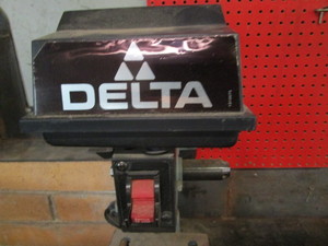 lot 17 image: Delta Benchtop Drill Press