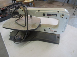 lot 18 image: Makita Scroll Saw