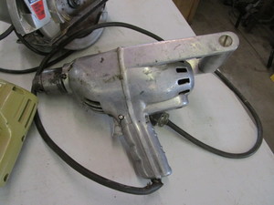 lot 40 image: Drills & Saws