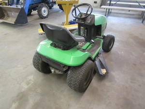 lot 5 image: Lawn-Boy 38 Mower