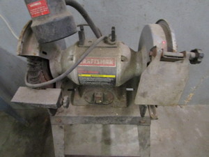 lot 11 image: Grinder on Pedestal