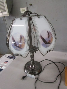 lot 134 image: Eagle Table Lamp & Vintage Look Radio