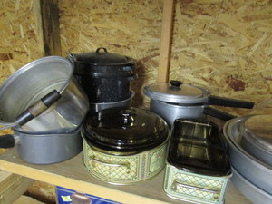 lot 174 image: Large Lot of Kitchen Items