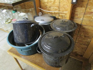lot 175 image: Large Canning Lot