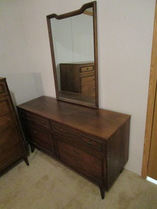lot 179 image: Twin Bedroom Set