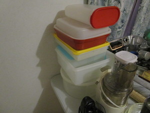 lot 181 image: Large Lot of Baking Related Items