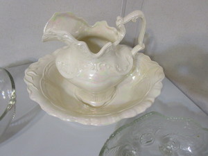 lot 182 image: Lot of High End Glass