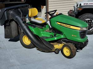 lot 19 image: John Deere X320 Riding Lawn Mower