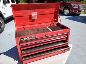lot 13 image: Clark Premium Tool Chest with Four Ball Bearing Roller Drawers