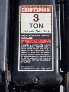 lot 27 image: 3 -Ton Black Rolling Floor Jack