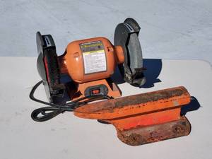 lot 29 image: Bench Grinder & Orange Anvil